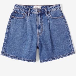 Abercrombie High Rise Loose Short; Medium Wash Size 10
